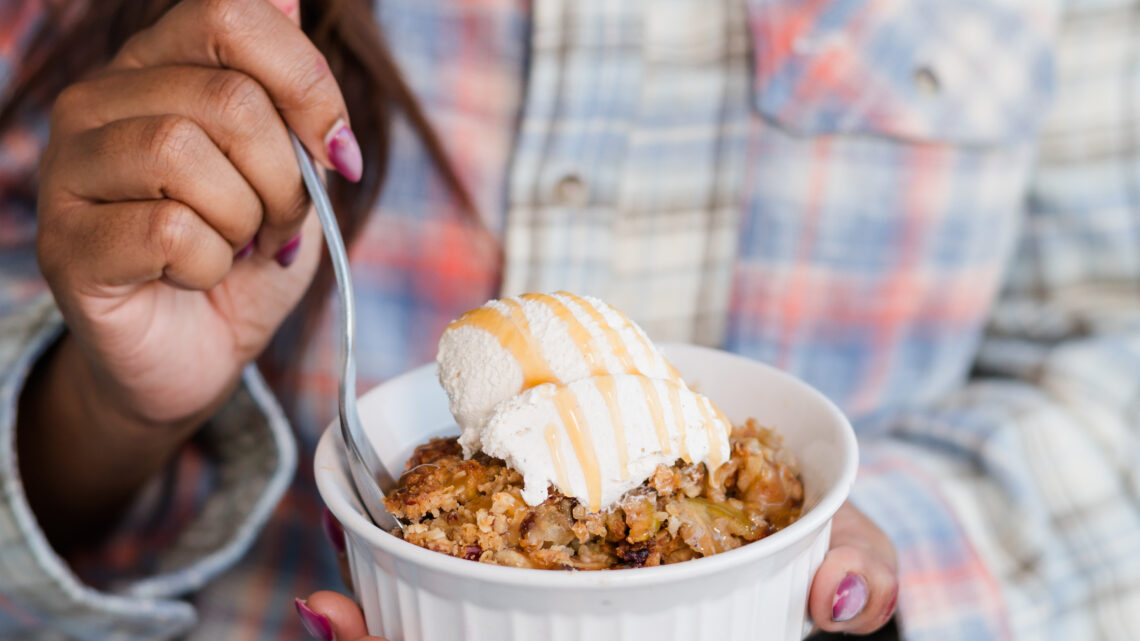 caramel apple crisp